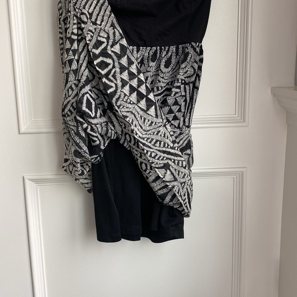 Strapless flowing dress with cut outs - Picture 4 of 5